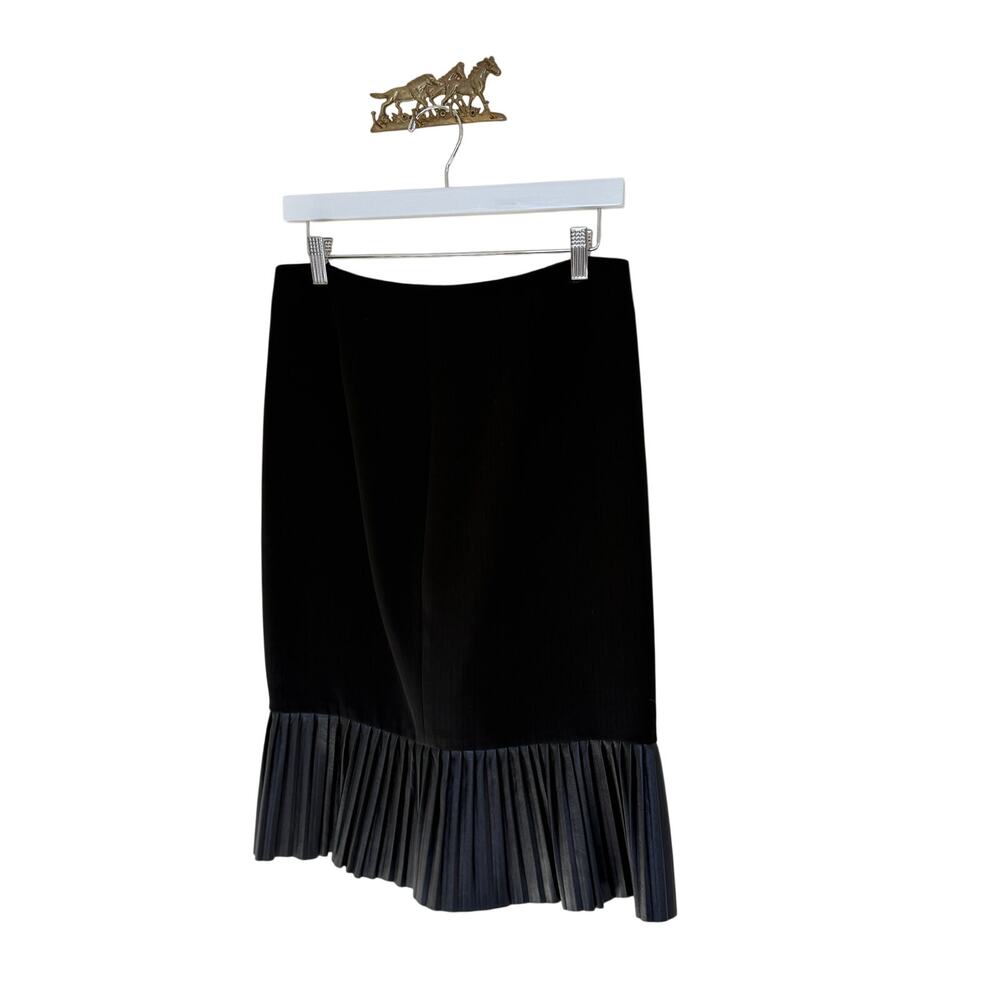Vintage Oscar de la Renta Black Skirt 6 Made in USA Leather Pleated Hem